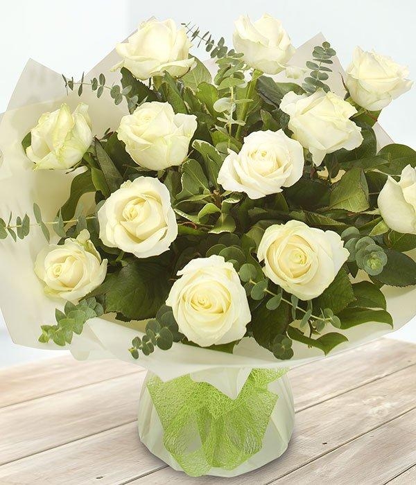 12 X WHITE ROSES